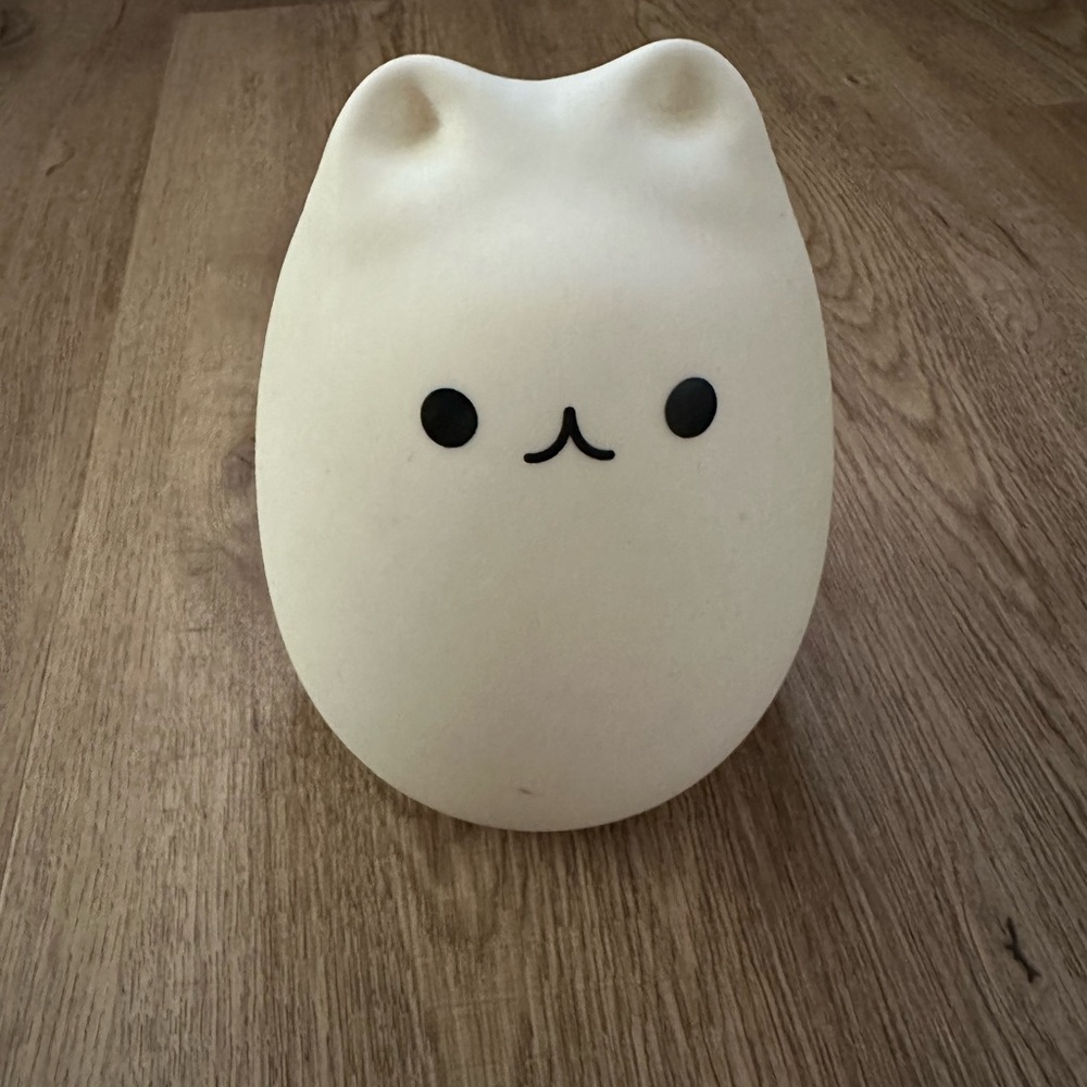 Cat night light tap to light up